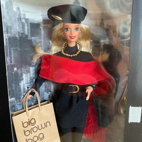 Limited Edition Donna Karan Bloomingdale’s Barbie in original packaging - Picture 2 of 9